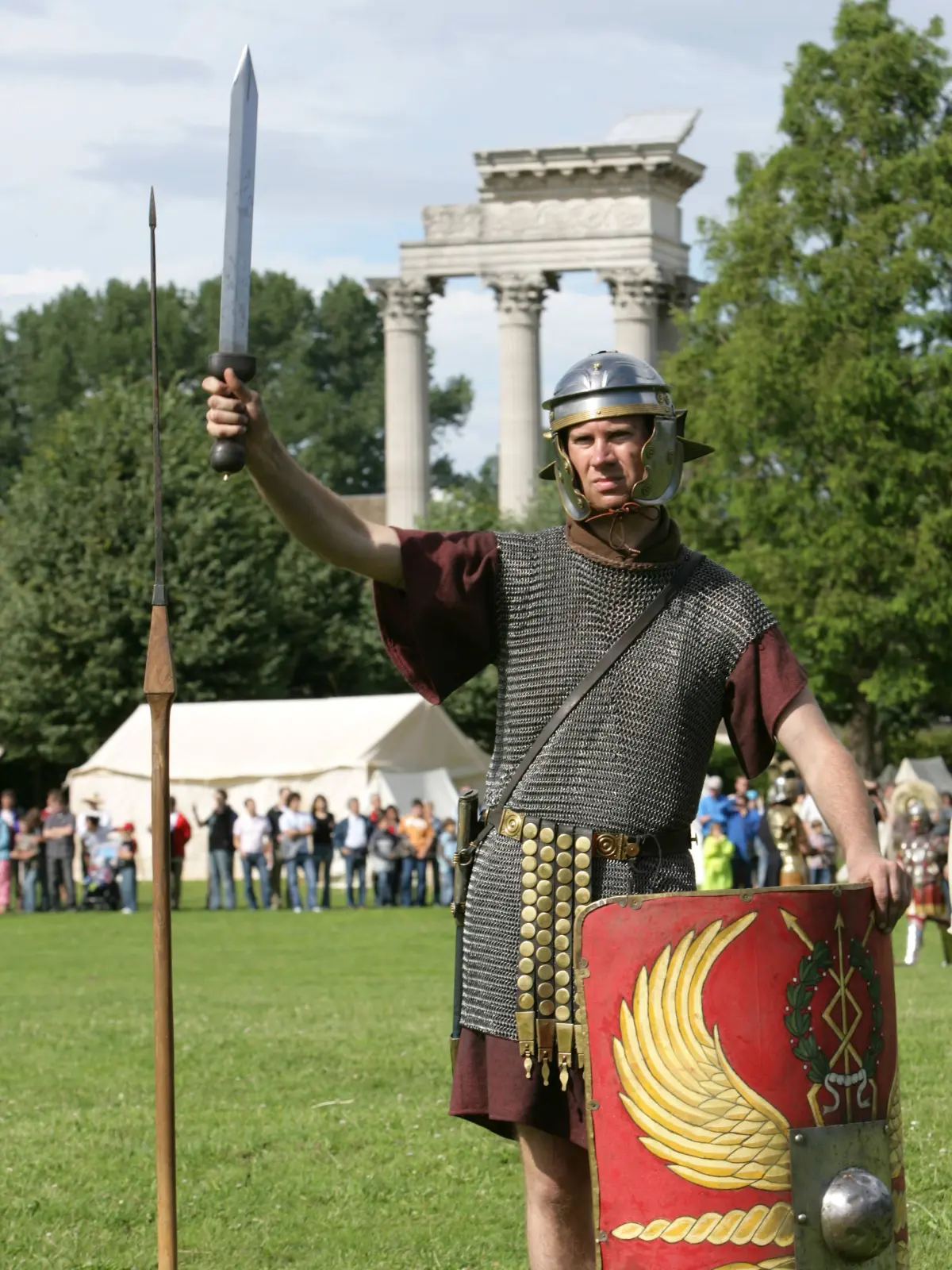 Der Gladius eignete sich sowohl zum Hieb als auch zum Stich: Die blattförmige Klinge besaß ein beträchtliches Gewicht und richtete bei ungeschützten Gegnern verheerenden Schaden an.