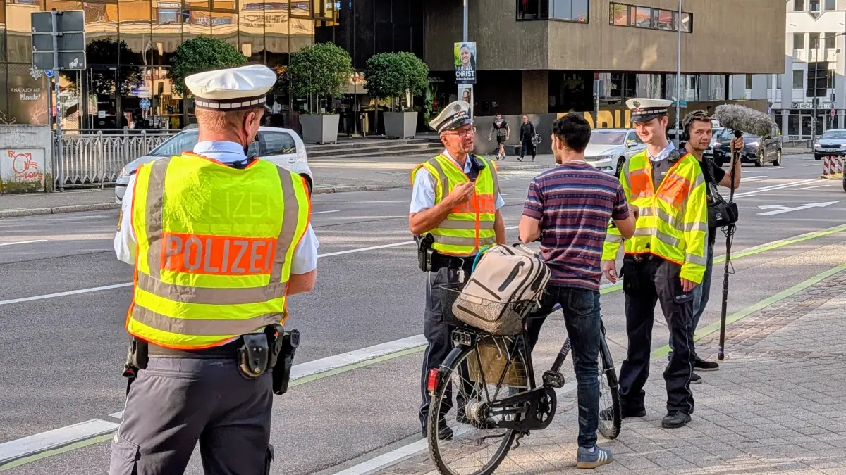 An der Kontrollstelle am Offenburger Stadtbuckel gegenüber vom Forum-Kino zogen die Beamten Radfahrer aus dem Verkehr.