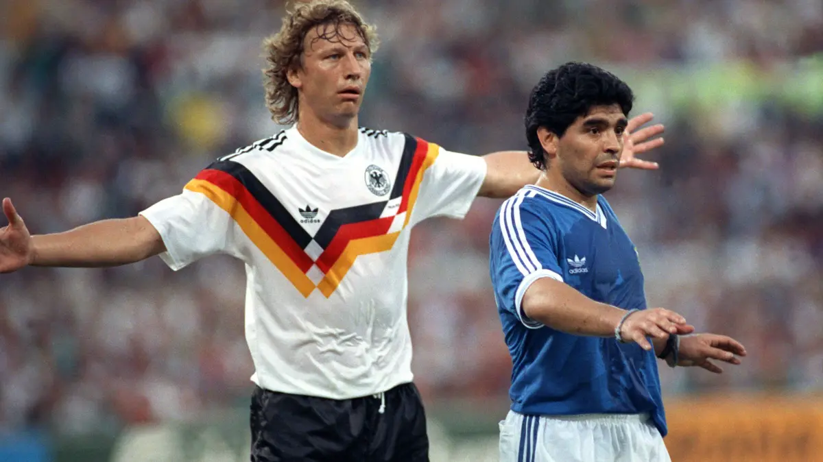 Legendäres Duell: Guido Buchwald hatte im WM-Finale 1990 gegen Argentinien den Auftrag, Diego Armando Maradona zu "bewachen". Das gelang ihm mit Bravour.