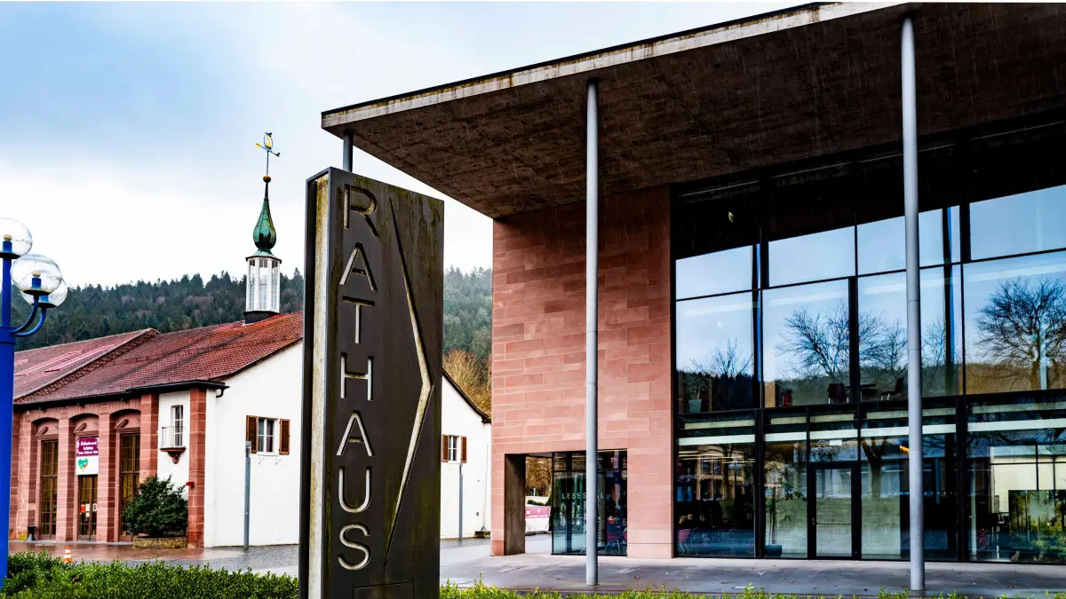 Keine Genehmigung hat Bad Liebenzell für die auf dem Rathausdach geplante Fotovoltaikanlage vom Landratsamt erhalten.
