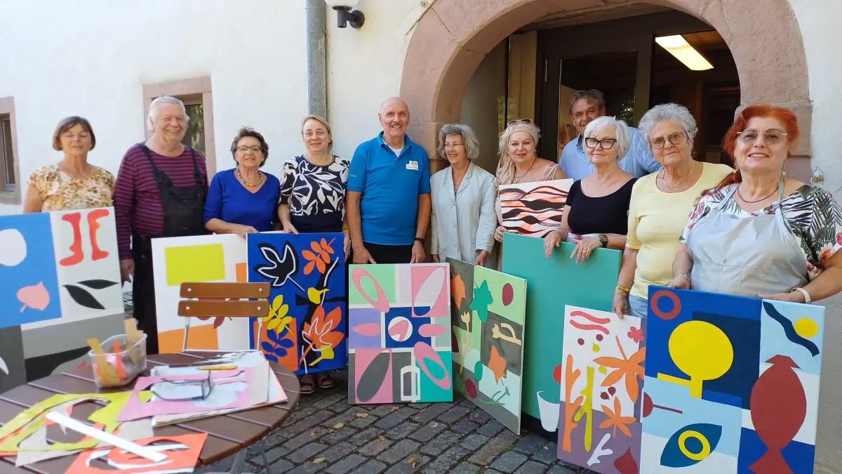 Die Malgruppe mit Dietmar Israel (2. v. l.)