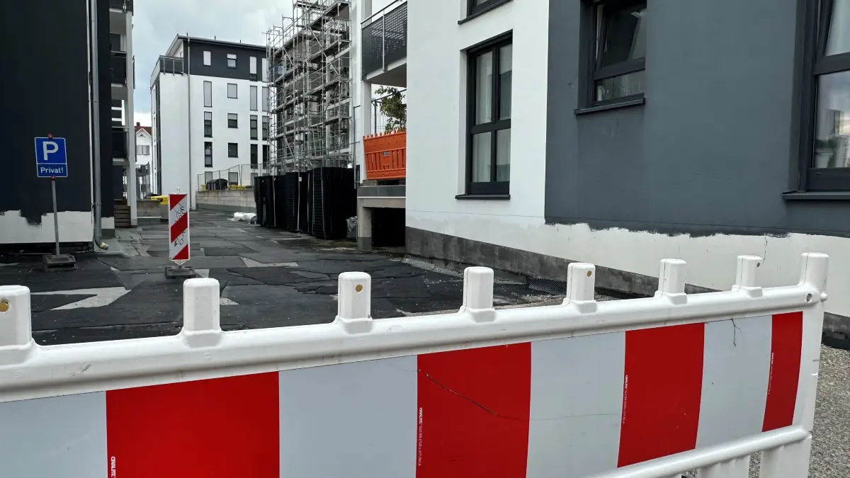 74 Wohnungen umfasst der Komplex, dessen Bauträger jetzt insolvent ist. Der Traum vom Eigenheim wurde zum Albtraum. Nun wird für die Wohnungseigentümer eine Rettung gesucht.