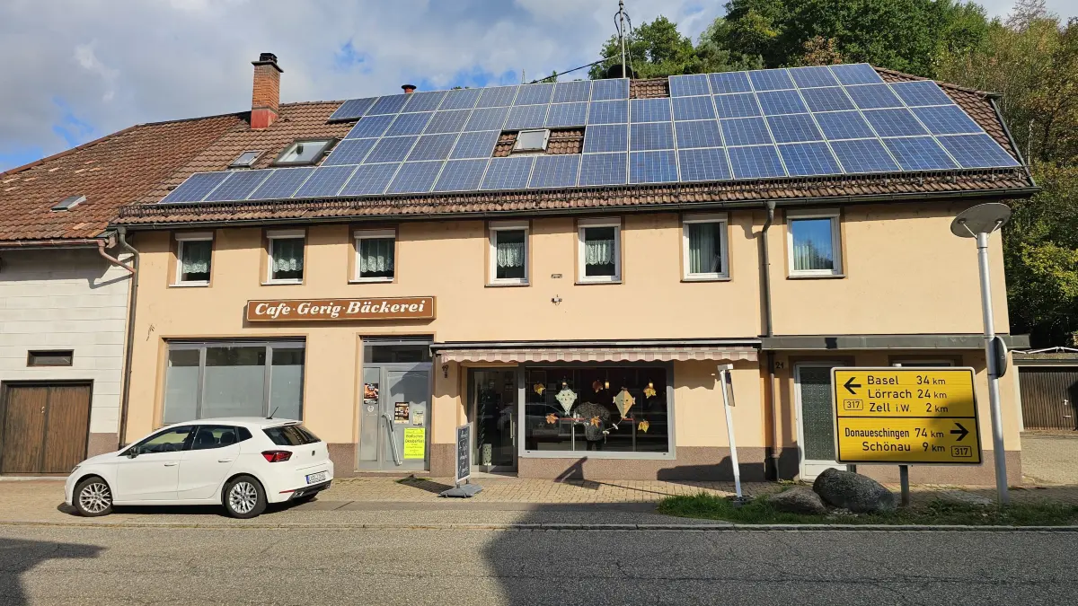 Das Gebäude, in dem die Bäckerei an der Bundesstraße in Atzenbach untergebracht ist, wird verkauft. Wie es mit der Bäckerei weitergeht, ist unklar.