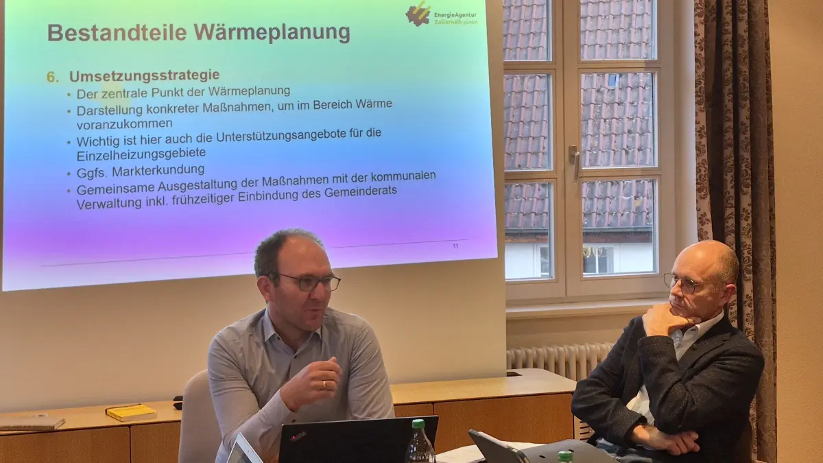 Matthias Schlagenhauf von der Geschäftsführung der Energieagentur Zollernalb stellte dem Gremium die Wärmeplanung vor.