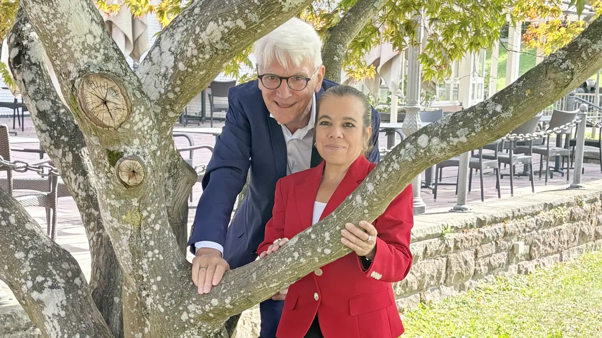 Sandra Maria Germann ist ab 1. Oktober Pächterin des Kurhauses Bad Herrenalb. Bad Herrenalbs Bürgermeister Klaus Hoffmann: „Wir ermöglichen Frau Germann etwas aufzubauen.“