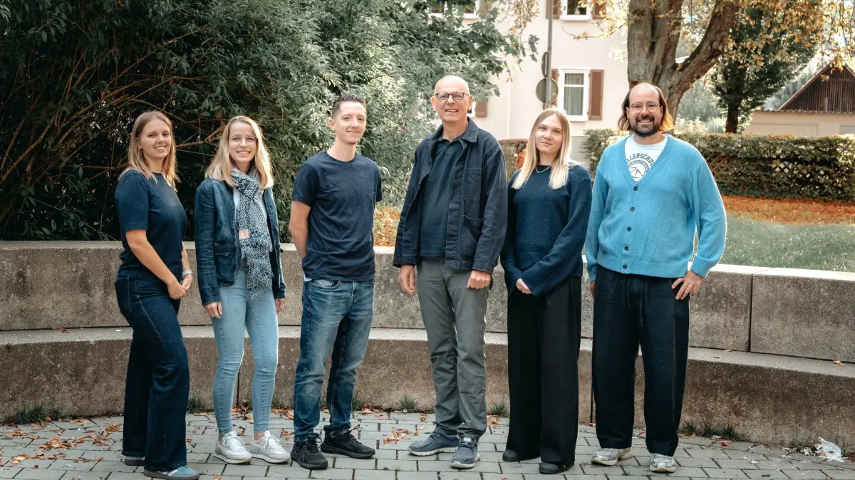 Der Schulleiter der Zeller-Gemeinschaftsschule, Ulrich Schubert (Dritter von rechts), freut sich neue Kollegen und Kolleginnen an der Schule begrüßen zu können.
