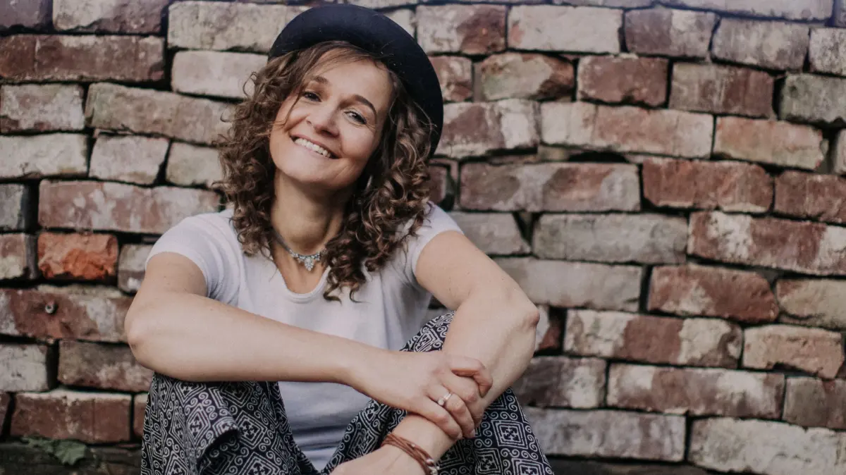 Valerie Lill gibt ein Konzert in der Tumlinger Christuskirche. Die Besucher dürfen sich auf Songs und Texte mit Humor und Tiefgang freuen.