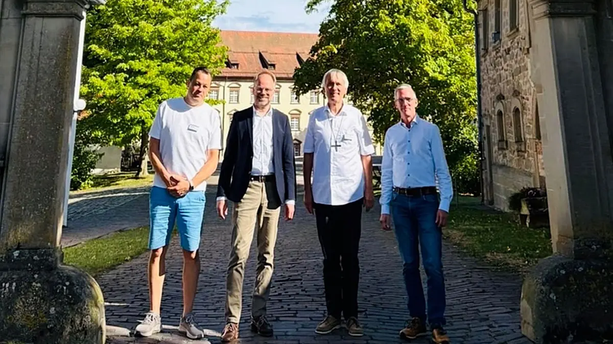 Besuch im Kloster Kirchberg (von links): Andreas Teufel (kaufmännischer Leiter des Klosters Kirchberg), Landrat Christoph Keckeisen, Frank Lilie (geistlicher Leiter des Klosters Kirchberg) und der Sulzer Bürgermeister Jens Keucher.