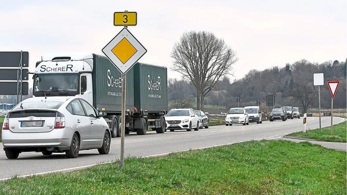 Den Bau der neuen Kreisstraße, die die B 3 entlasten soll, wollten drei Fraktionen des Lahrer Gemeinderats stoppen. Doch nun steht fest, dass die Stadt an dem Projekt festhält.