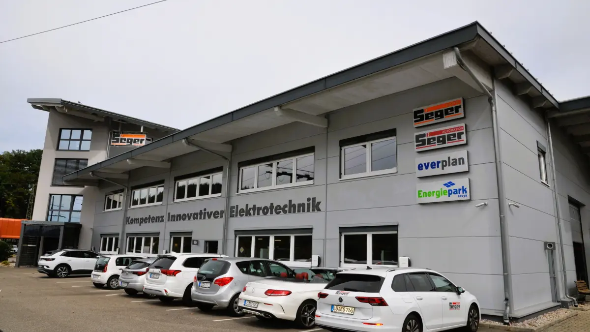 Seit 15 Jahren prägt der stattliche Unternehmenssitz von „Seger Elektro“ den Ortseingang in Gündenhausen.