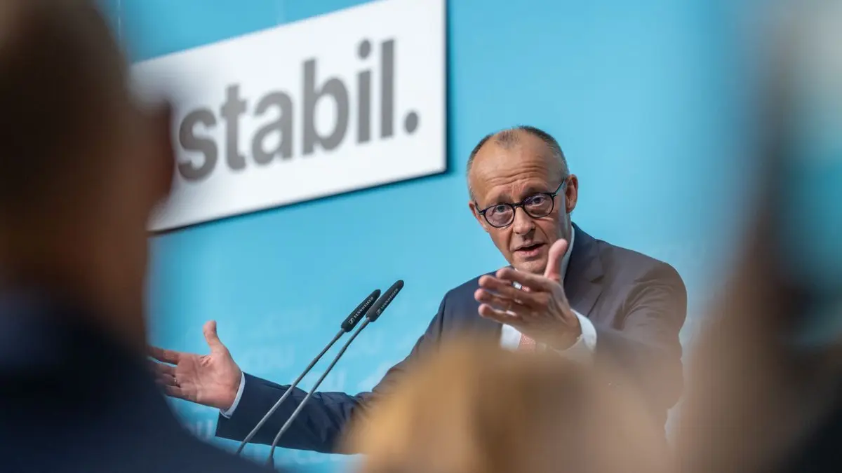 Man kann ihm nicht unterstelle, dass er nicht kämpft: Kanzler Merz im Berliner Wahlkampf.