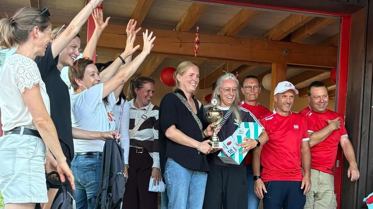 1. Platz Damen Doppel, links Katharina Rosenau, rechts Susanne Müller.
