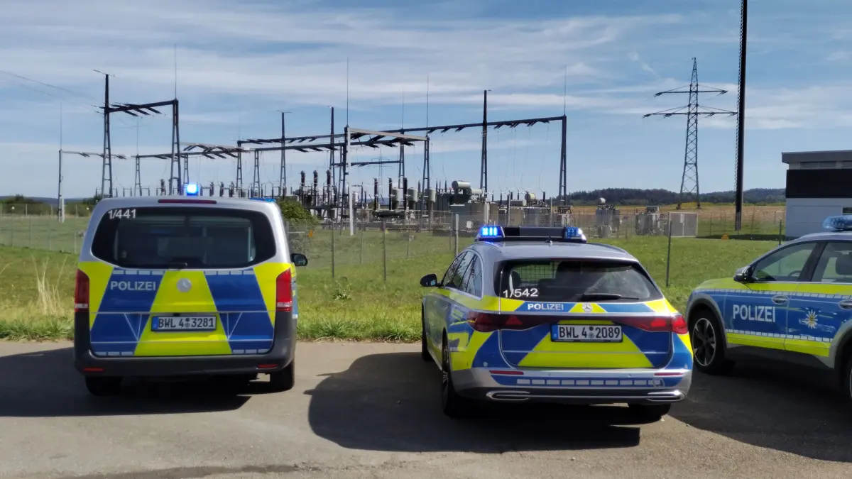 Starke Polizeipräsenz herrschte am Umspannwerk in Trillfingen nach einem kleinen Feuer in der Einrichtung