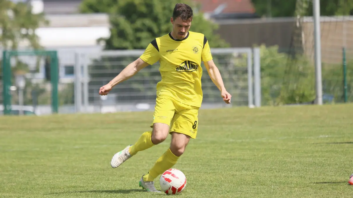 Für Jannik Thieringer war nach einer gelb-roten Karte beim Gastspiel des SV Zimmern bei der TSG Tübingen frühzeitig Schluss.