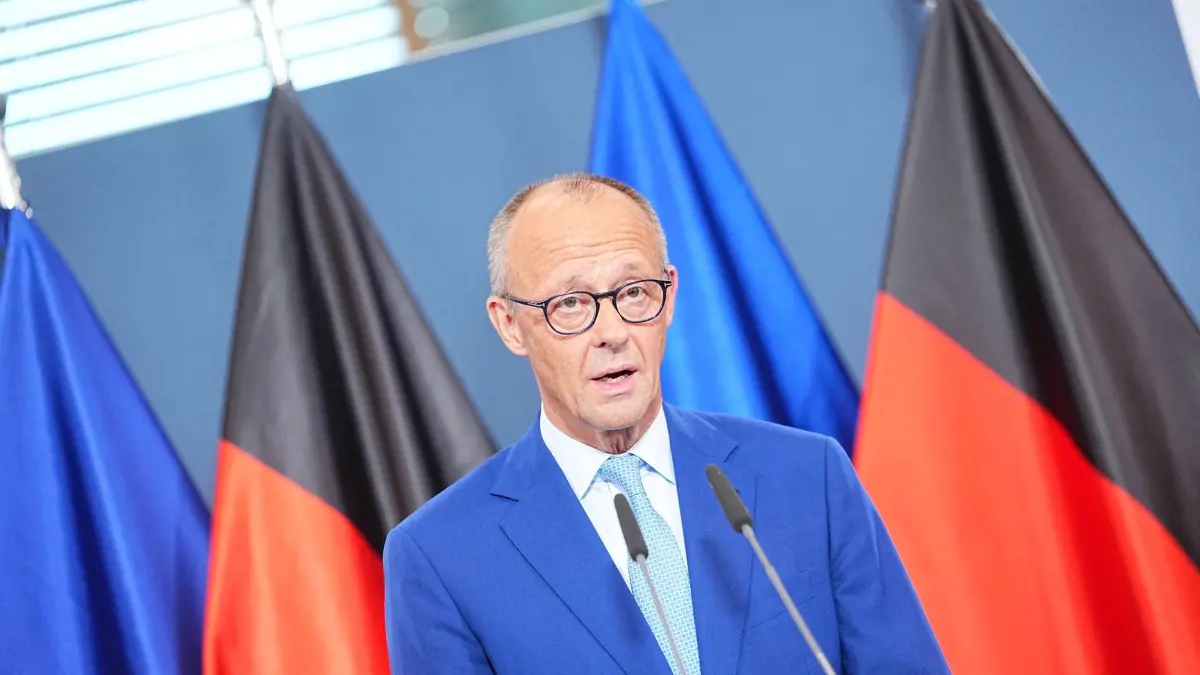 Wahlen aus Bundessicht - CDU: Bundeskanzler Friedrich Merz (CDU) spricht nach den Wahlen in Berlin und Mecklenburg-Vorpommern im Konrad-Adenauer-Haus. Am Sonntag (20.09.2026) fanden in Mecklenburg-Vorpommern und Berlin die Wahlen zum Landtag beziehungsweise Abgeordnetenhaus statt. (zu dpa: «Merz: Ich möchte unser Land voranbringen»)