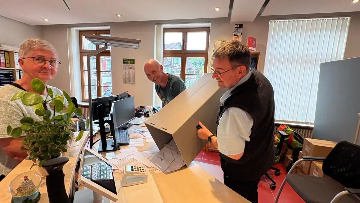 Die Wahlhelfer zählten am Sonntagabend die Stimmen aus.