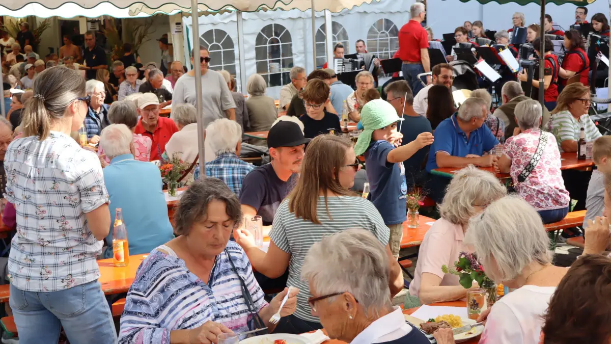 Lebendiges Treiben beim Herbstfest in Fischingen