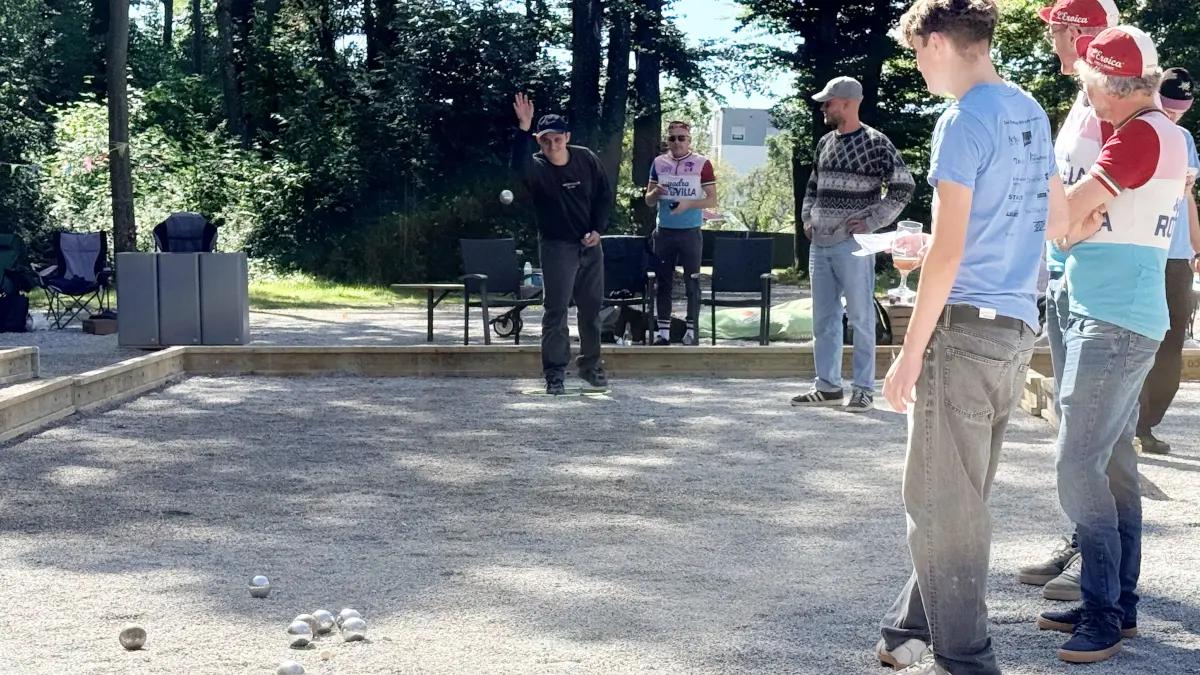 Jede Menge Spiel und Spaß gab's auch in diesem Jahr bei den Boule-Stadtmeisterschaften unter dem Wasserturm.