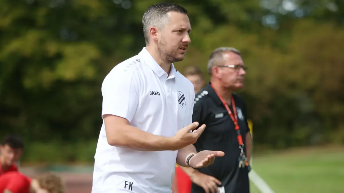 Empfingen Co-Trainer Florian Kleindienst kann mit seinen Mannen nach dem wichtigen Kantersieg zufrieden sein.