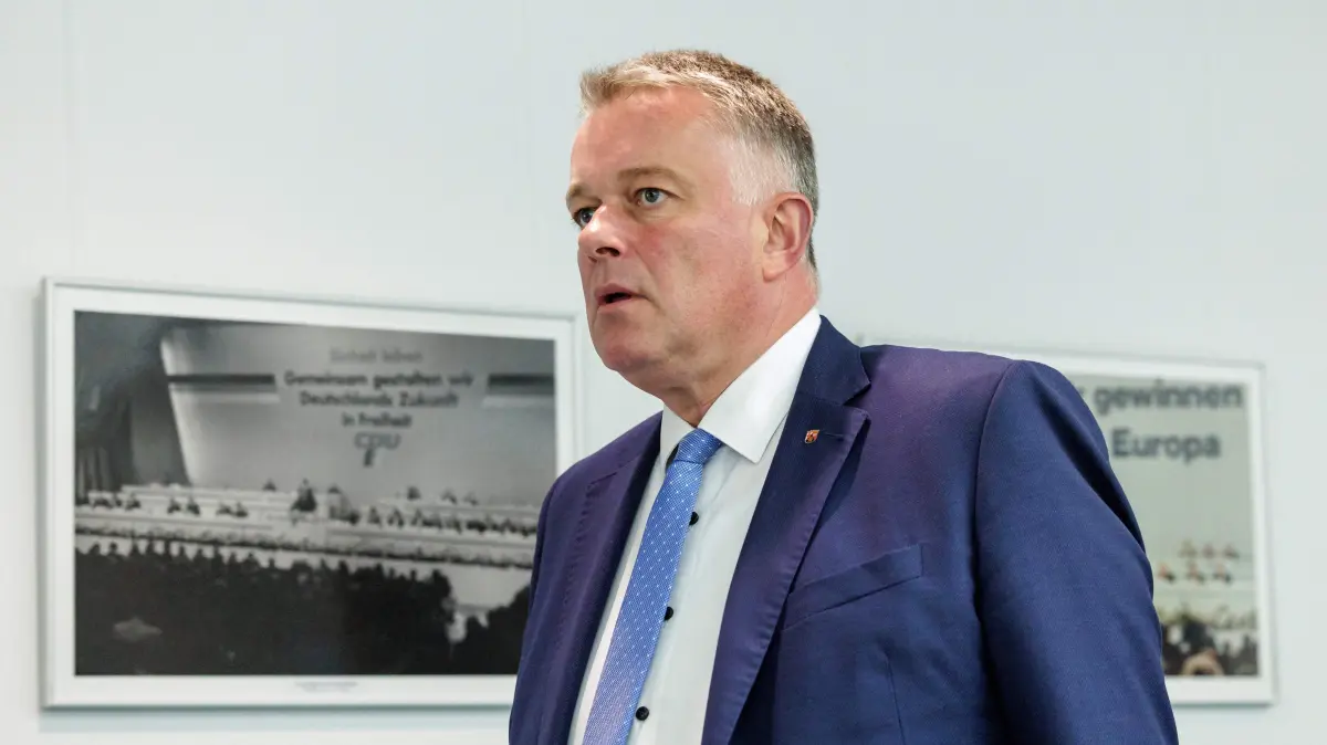 GERMANY-POLITICS-VOTE-STATE-BERLIN-MECKLENBURG-WESTERN POMERANIA: The State Premier of the western federal state of Rhineland-Palatinate and member of Germany's conservative Christian Democratic Union (CDU) party Gordon Schnieder is pictured at his party's headquarters in Berlin on September 21, 2026, one day after state elections in Berlin and Mecklenburg-Western Pomerania. (Photo by Jens SCHLÜTER / AFP)