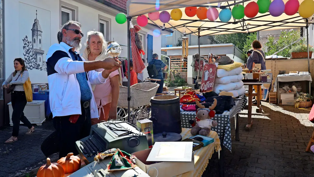 Beim Villinger Hofflohmarkt Westbahnhof kam,en sowohl Anbieter als auch Käufer ganz auf ihre Kosten.