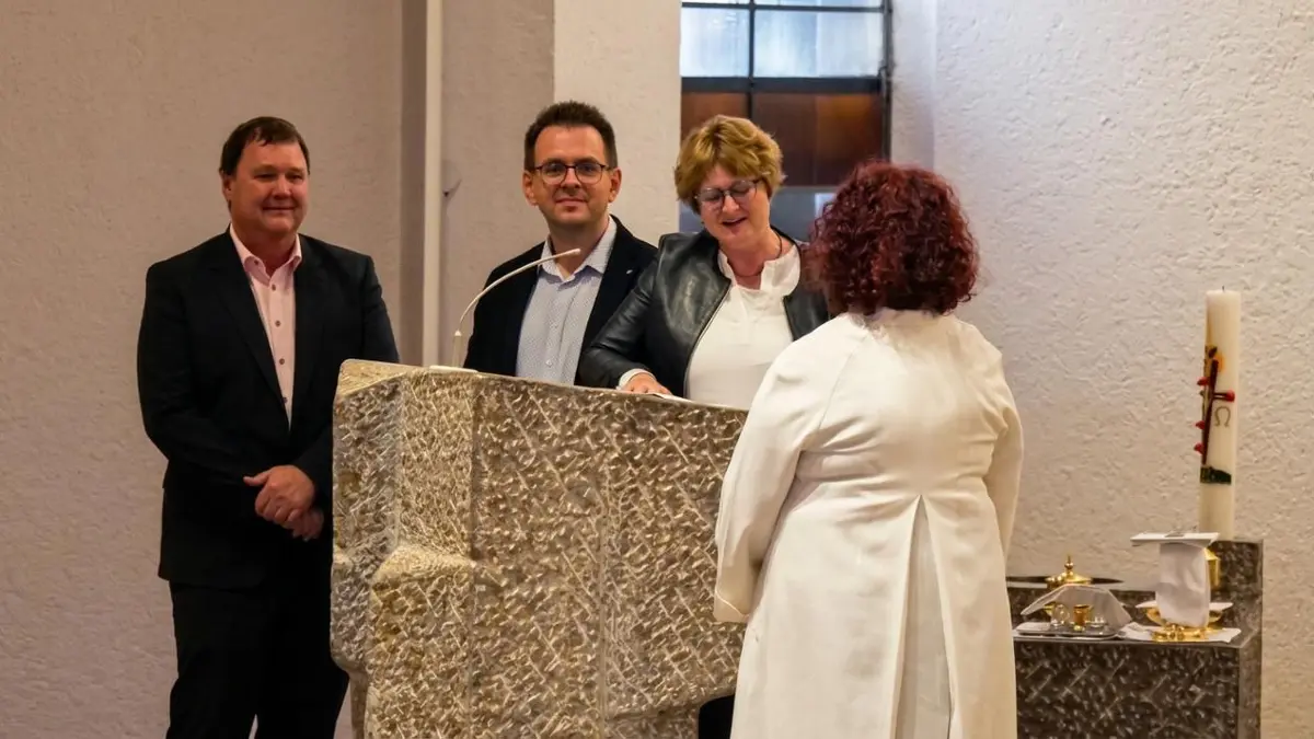 Ortsvorsteherin Kunz, die Bürgermeister Lehrer und Betschner und Catarina Wetter