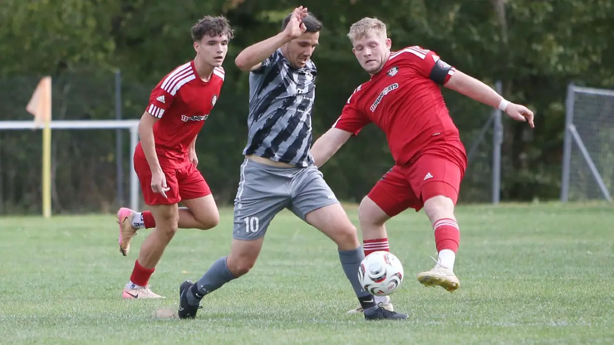 Marius Barle leitete mit seinem Treffer zum 1:0 den Sieg für die SGM Rexingen/Dettingen/Betra gegen den FC Horb ein.