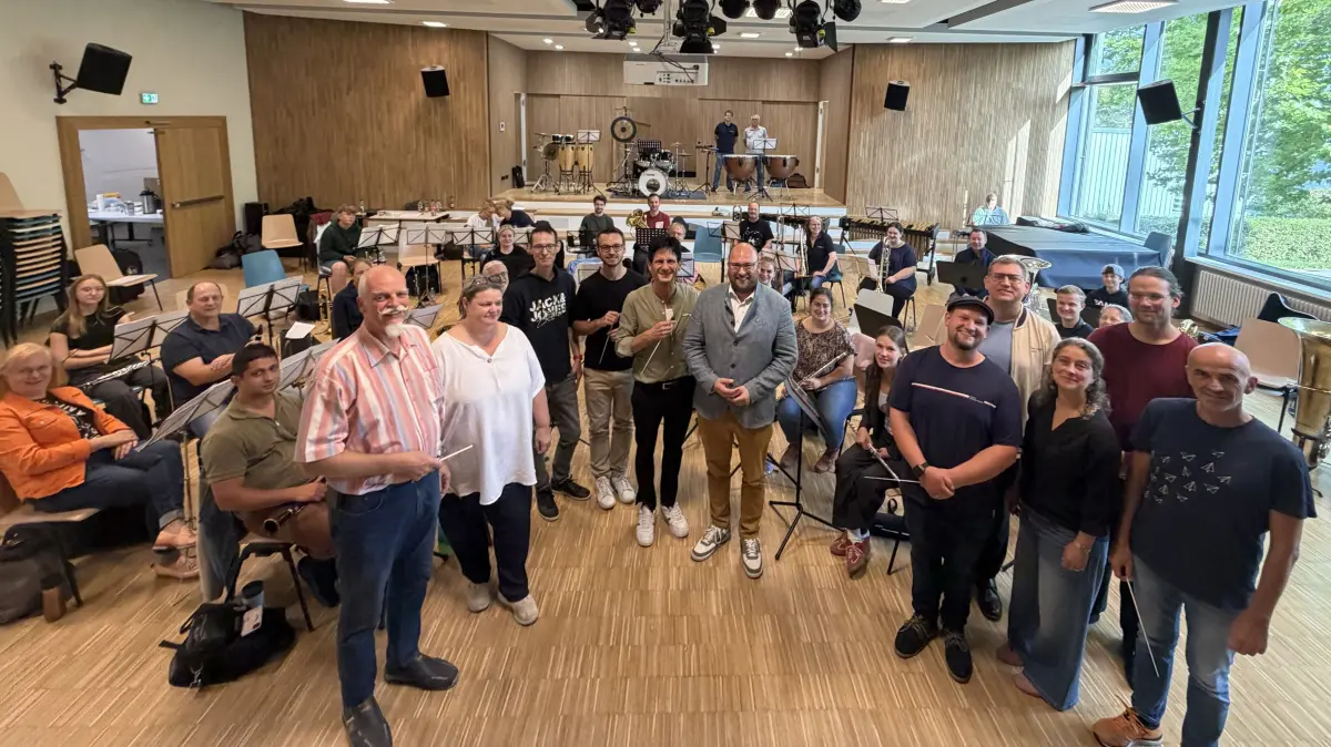 v.l.n.r. die Teilnehmer: Horst Rometsch, Birgit Wohlhüter, Benjamin Talmon, Daniel Heldmayer, Prof. Stefan Halder, Carl Christian Hirsch MdL, Kornelius Kremser, Marcel Bohnet, Dirigentin KBO Julia Köstlin, Mathias Broghammer und Dietmar Peter