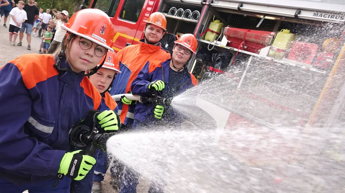 Auch die Jugendfeuerwehr Abteilung Kuhbach und Reichenbach zeigte am Sonntagnachmittag eine Schauübung.