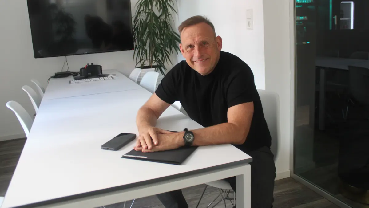 Der Versicherungskaufmann Klaus Müller vermittelt mit seinem Team Versicherungen aus dem großen ERGO-Portfolio sowohl an gewerbliche Kunden, als auch an Privatpersonen.
