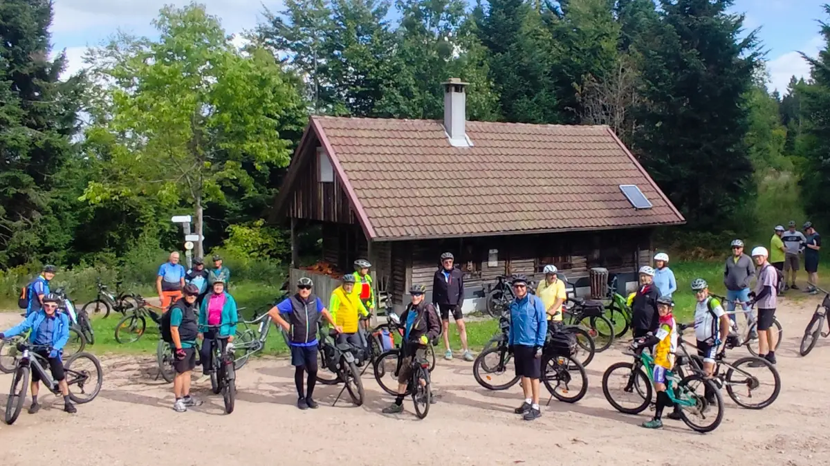 E-Bike Gruppe des Schwarzwaldvereins Lauterbach bei der Saison-Abschlußtour auf der Salzlecke.