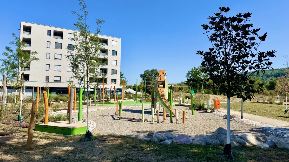 Mit großem Aufwand und mit Bürgerbeteiligung wurde das Mehrgenerationen-Spielgelände im Baugebiet "Hohe Straße" geplant und gebaut.