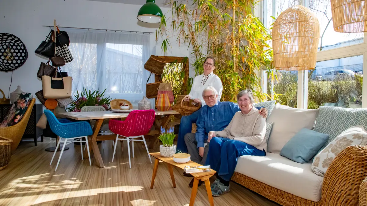Rebekka, Siegfried und Karmen Katz (von links) im Ausstellungsraum der Flechtmanufaktur.
