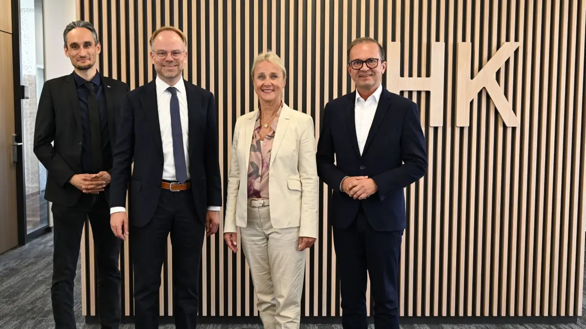 Erster Austausch nach Amtsantritt: Rund 100 Tage nach seinem Amtsantritt besuchte Landrat Christoph Keckeisen (2. von links) die IHK Schwarzwald-Baar-Heuberg. Gemeinsam mit IHK-Präsidentin Birgit Hakenjos, Hauptgeschäftsführer Thomas Albiez (rechts) und dessen Stellvertreter Philipp Hilsenbek sprach er über die Zukunftsfähigkeit des Wirtschaftsstandorts.