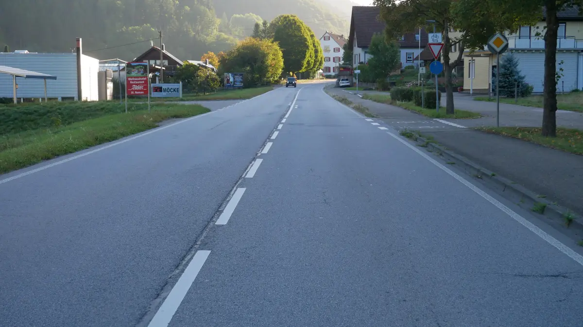 Ortsdurchfahrt Vorderlehengericht, für die die Option "Verkehrsinsel" wieder aktuell wird.