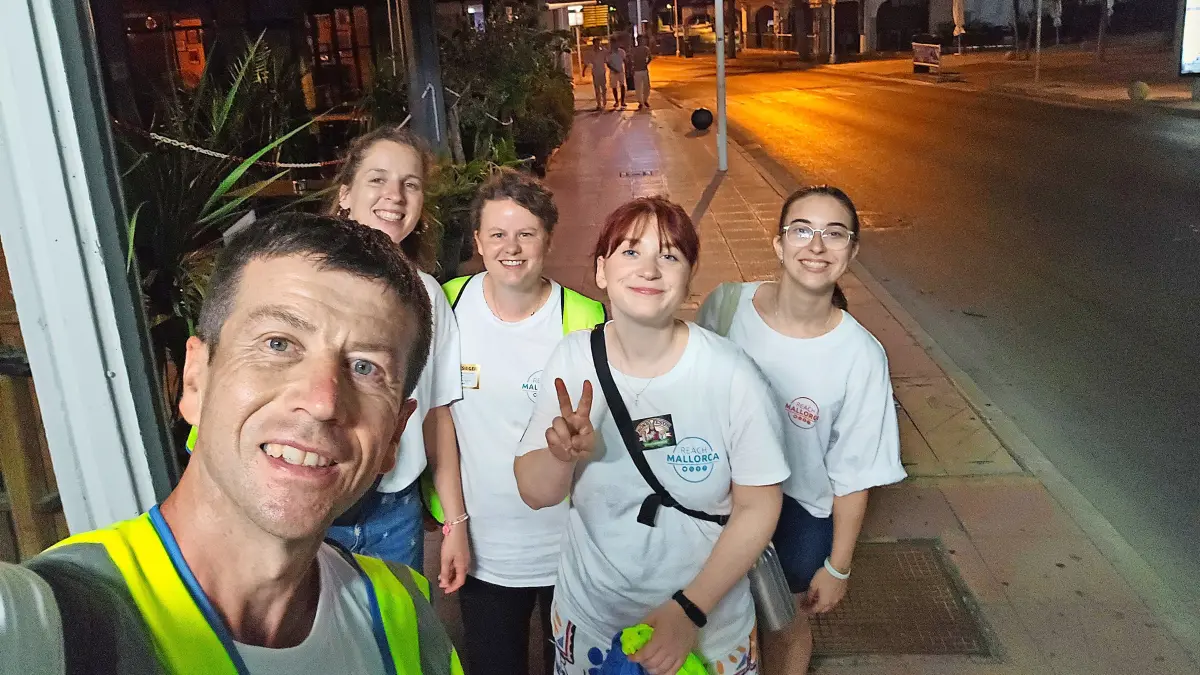 Alexander Lehmann (vorne links) und seine "Street Angels" in den Straßen von Mallorca.