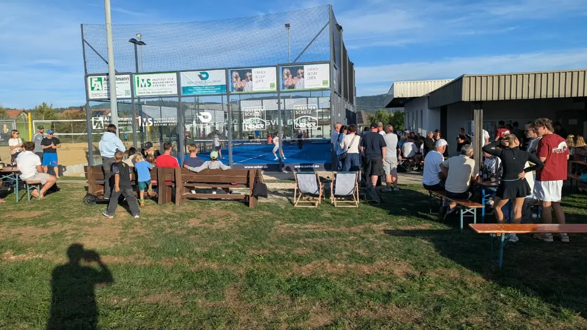 Neue Padel-Courts beim TC Frittlingen erfolgreich eröffnet.