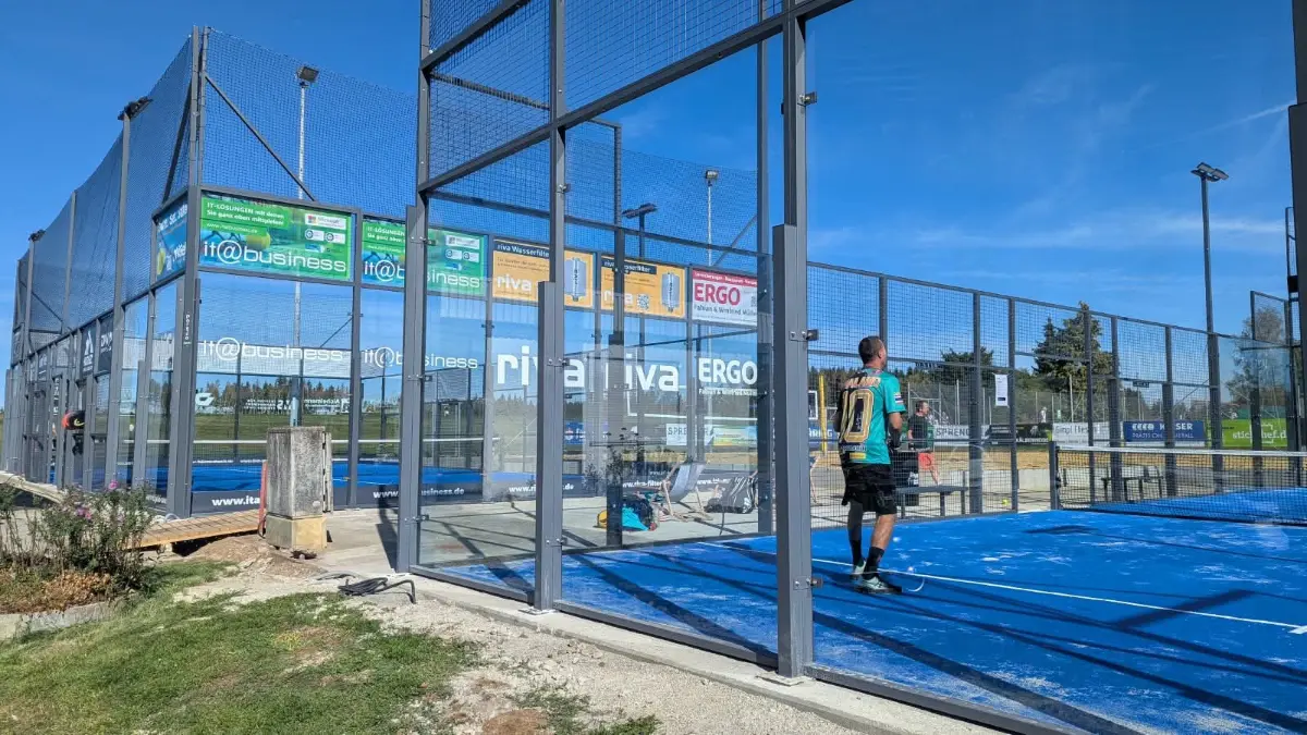 Neue Padel-Courts beim TC Frittlingen erfolgreich eröffnet.