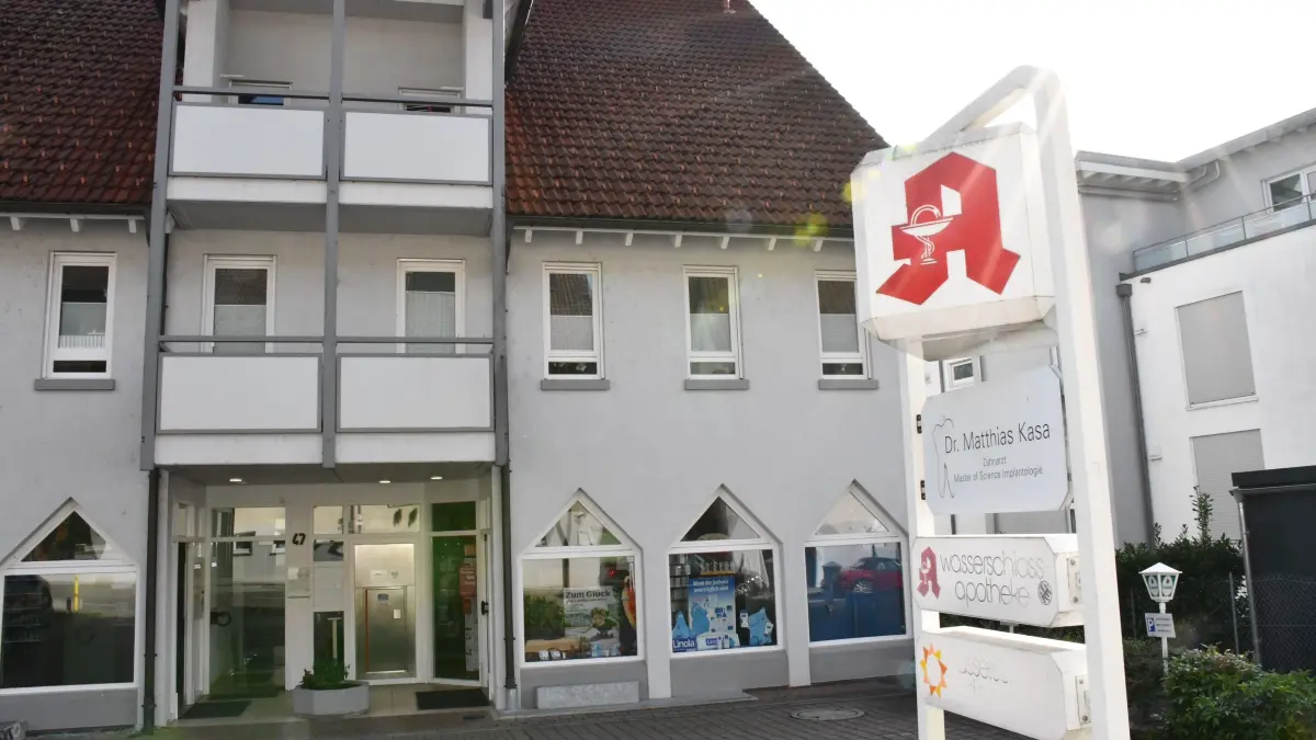 Die Inhaberin der Wasserschlossapotheke wird in absehbarer Zeit in den Ruhestand gehen.