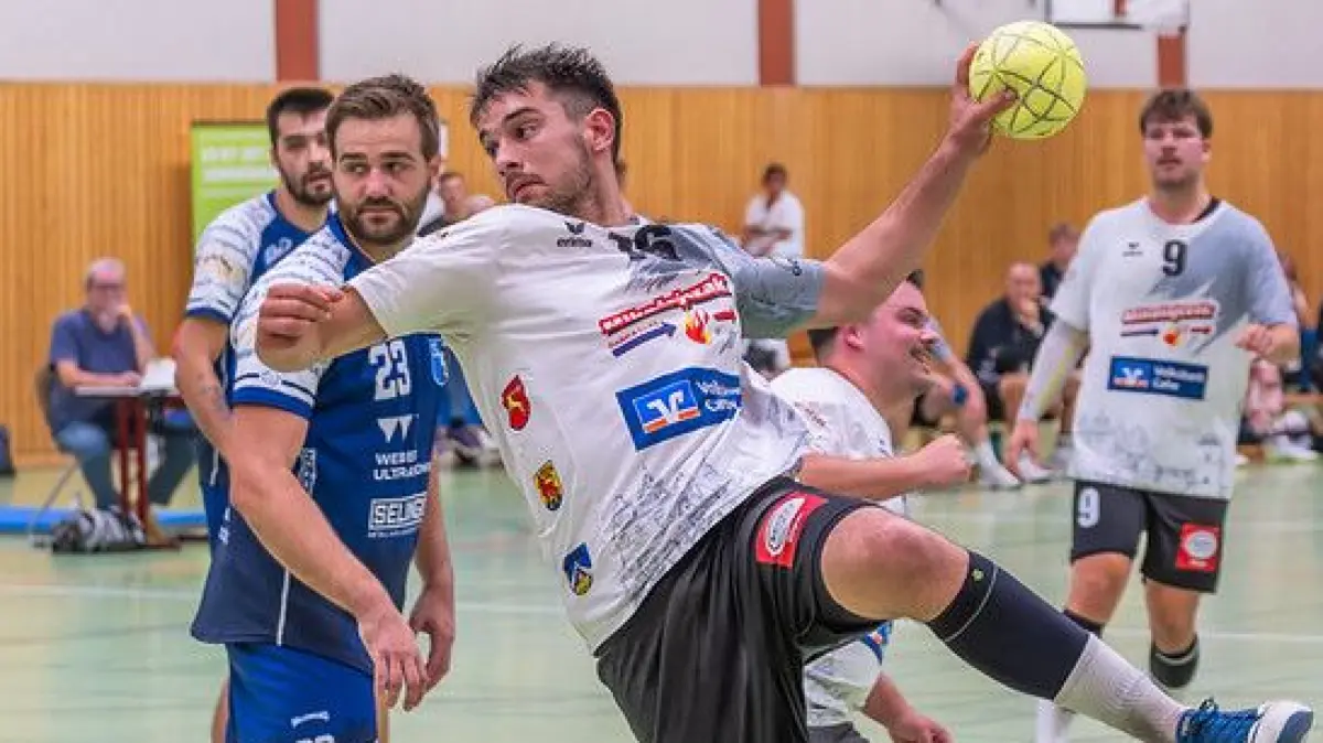 Die Landesliga-Herren der SG HCL (hier: Kim Baumann) durften sich über einen erfolgreichen ersten Auftritt nach dem Wiederaufstieg freuen.