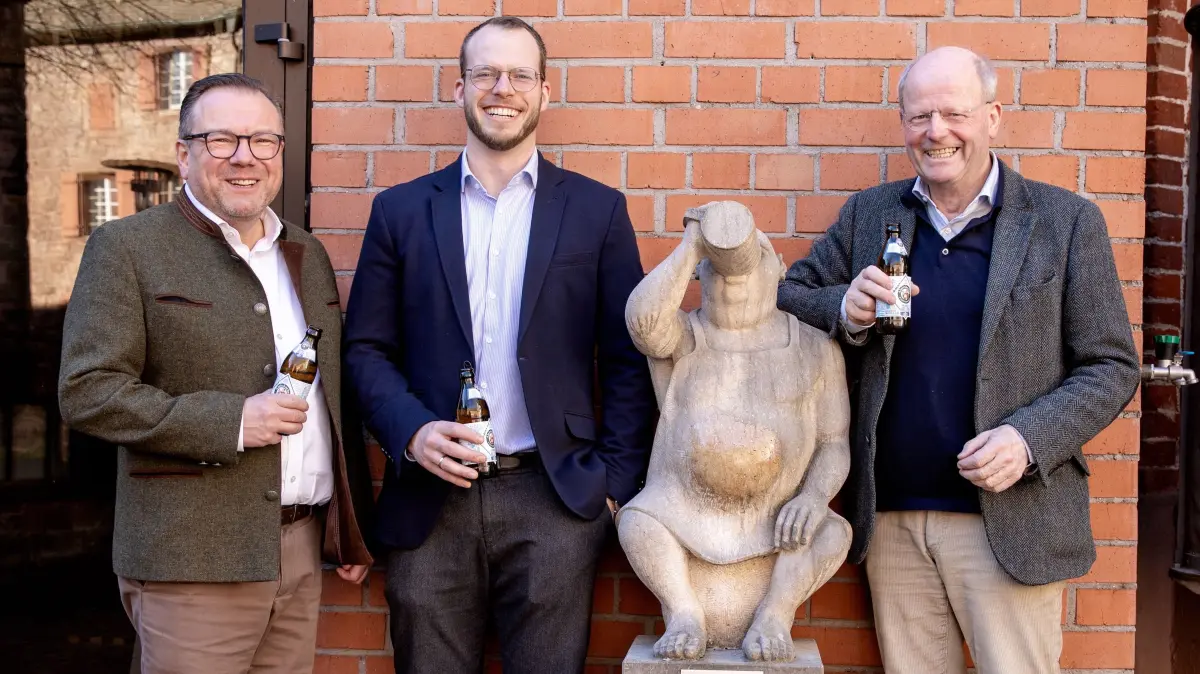 Generationswechsel bei Alpirsbacher Klosterbräu (von links): Markus Schlör, Moritz Glauner und Carl Glauner