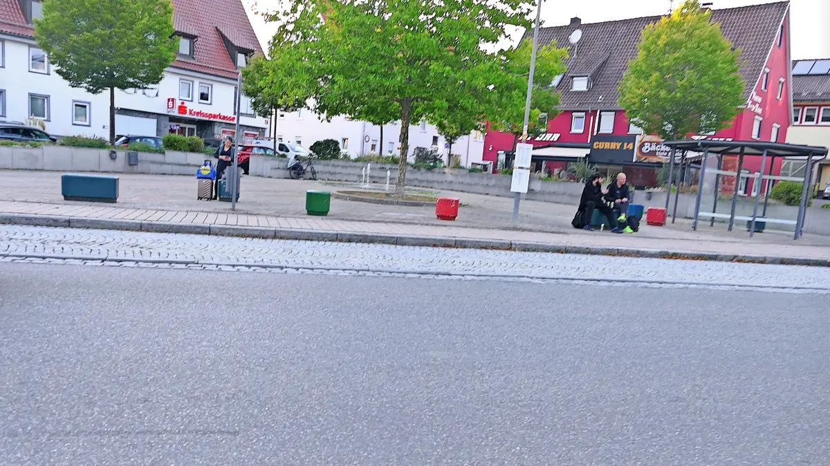 Bis Ende 2027 mit Barriere freier Zugangsmöglichkeit ausgebaut sind die vier Bushaltestellen in der Dengenstraße und Auf dem Platz.