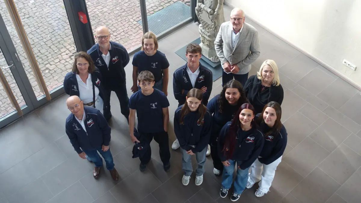 Das Nagolder Gewichtheber-Team wurde im Rathaus geehrt.