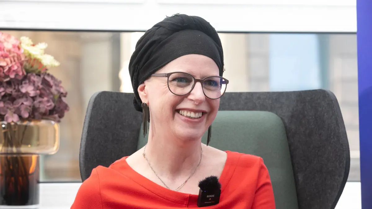 DGB: #Krebs Maren Diebel-Ebers ist stellvertretende Landesvorsitzende des DGBs - und krebskrank. Ein Gespräch mit ihr über die Krankheit im Berufsleben und was Unternehmen/Arbeitgeber mit betroffenen Arbeitnehmern dringend ändern müssen. #familie<br><br>FOTO CHRISTIAN HASS<br>