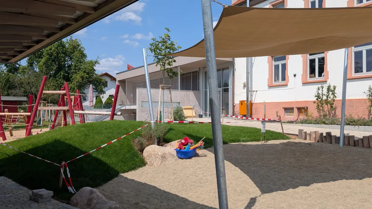 Im Oktober soll der erweiterte Kindergarten in Schabenhausen, der künftig auch Kinder aus der Gesamtgemeinde aufnimmt, eingeweiht werden. Die entstandenen Mehrkosten für die Großbaumaßnahme waren nun Thema im Gemeinderat.