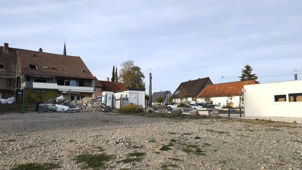 Noch ist nichts zu sehen vom Haus der Gesundheit beim Dorfplatz. Doch das wird sich demnächst ändern.