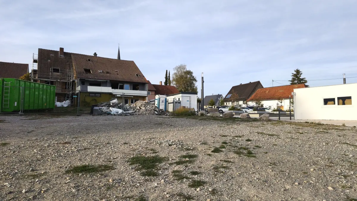 Noch ist nichts zu sehen vom Haus der Gesundheit beim Dorfplatz. Doch das wird sich demnächst ändern.