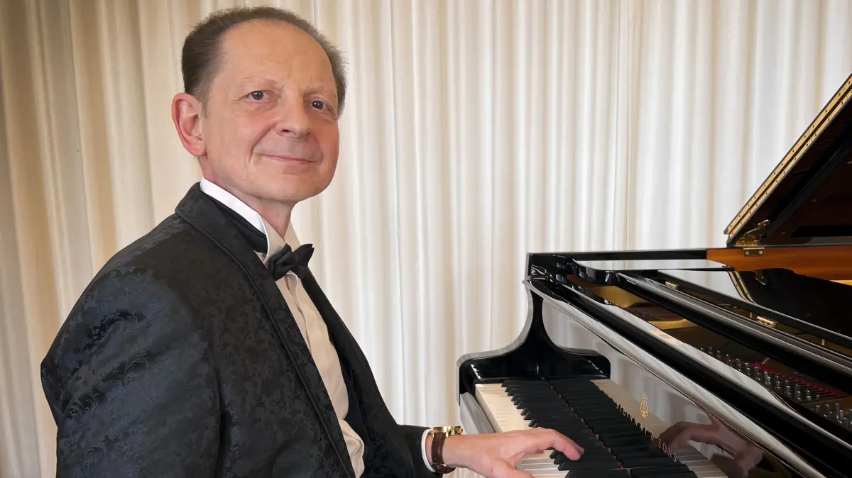 Der Ensemble-Leiter Tomislav Baynov