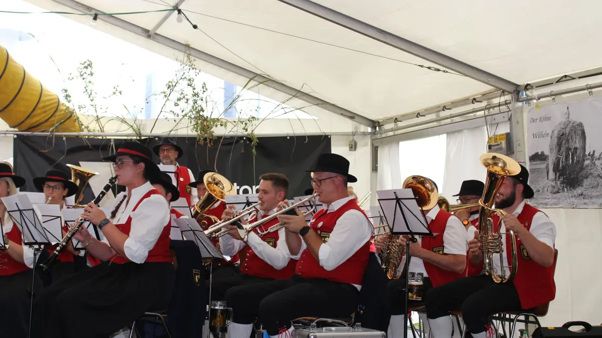 Beim Backhausfest in Wittershausen beweist sich der Musikverein Lyra einmal mehr als guter Gastgeber.