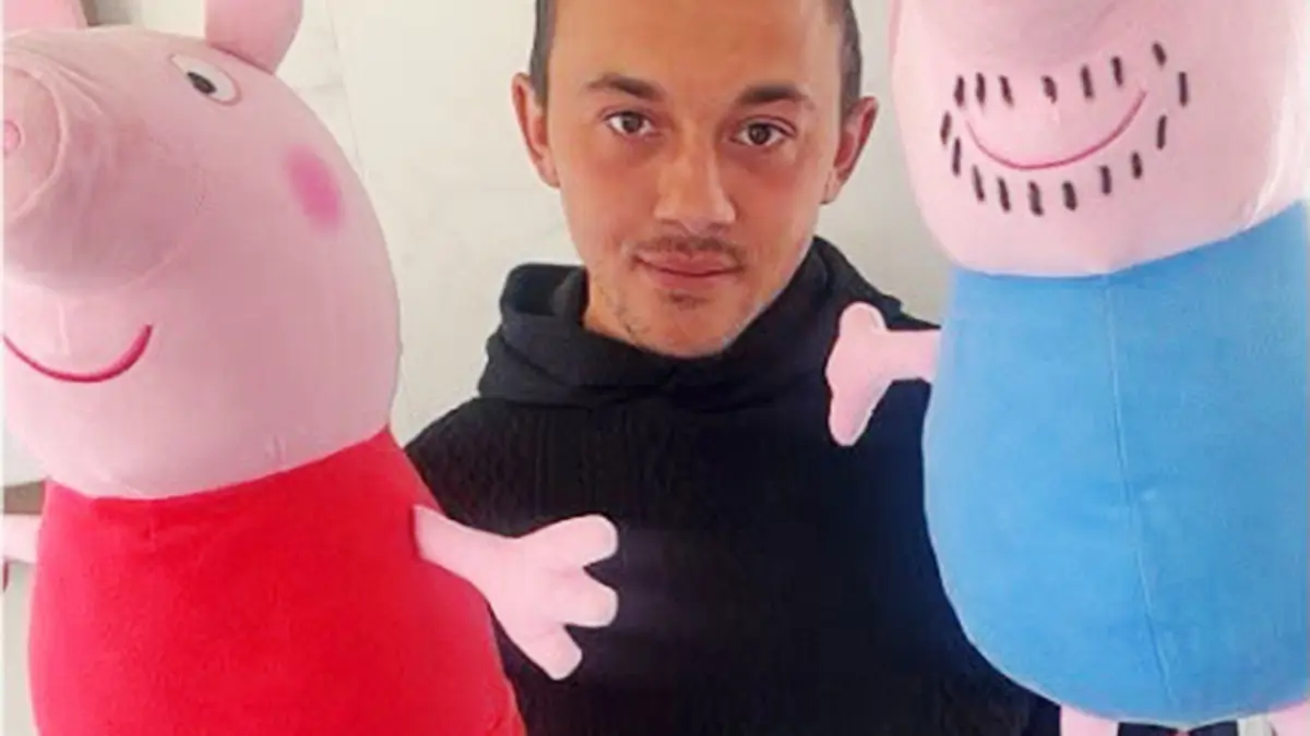 Diego Angelito Bügler spielt Peppa Wutz und ihre Familie.